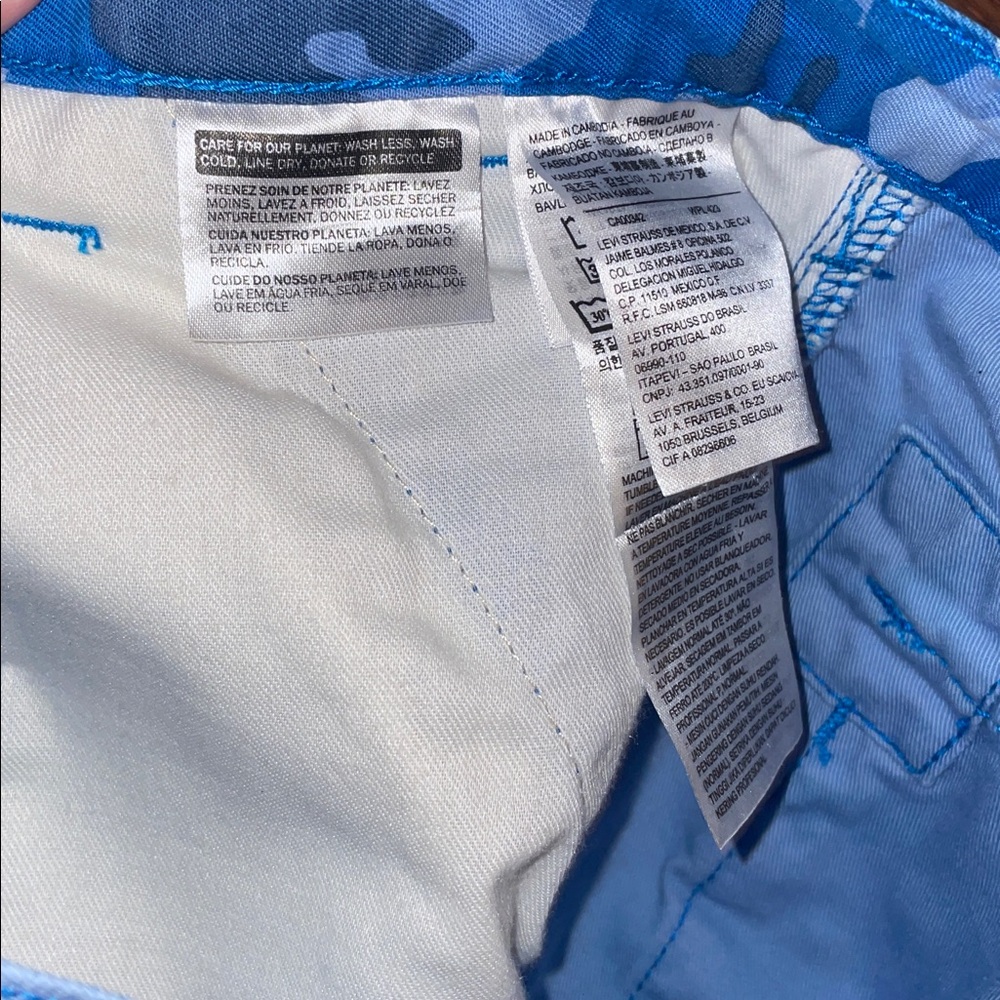 Men's Levi’s Blue Camo Cargo Shorts - Picture 7 of 12